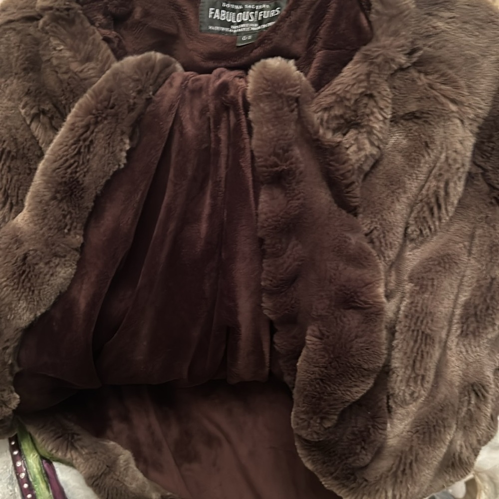 1size brown faux mink cape with warm soft velvet lining hardly worn perfect cond - Picture 3 of 4